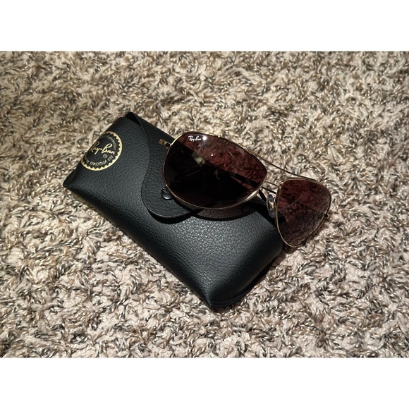 Ray-Ban Accessories - NWT Unisex Ray-Ban Sunglasses with Black Case